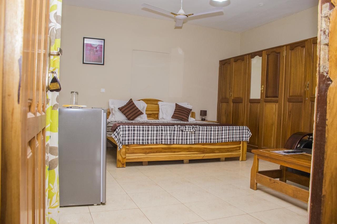 Lovista Hotel North Legon Esterno foto