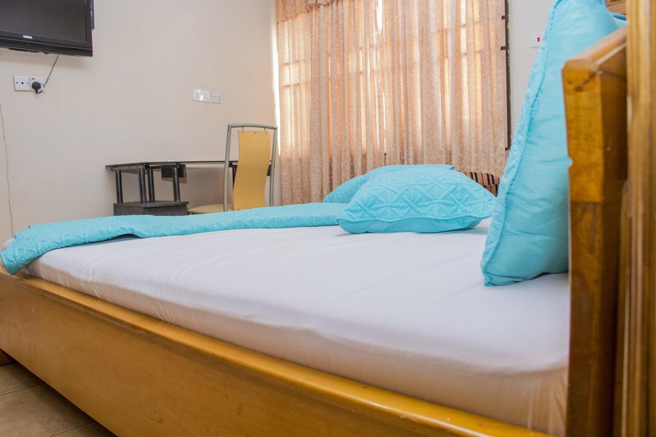 Lovista Hotel North Legon Esterno foto